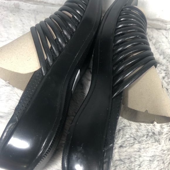 Caged Ribbed  Leather Low Platform Clogs Mules - Picture 5 of 7